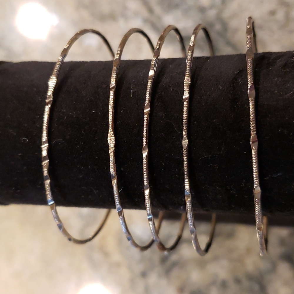 5 bangle bracelets - Picture 3 of 3